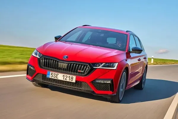 (Cars) - Experience The Road Like Never Before - 英超直播