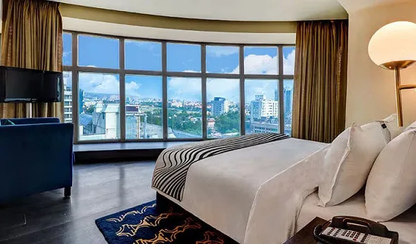 (Hotels) - Elevate Your Stay, Elevate Your Life - 英超直播